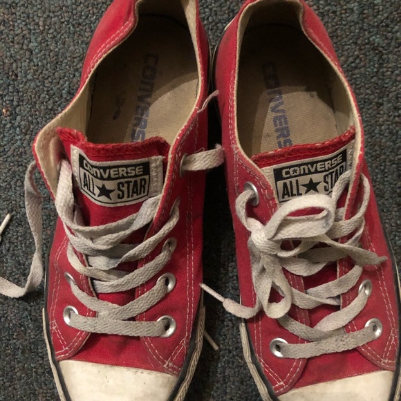 Red converse - Picture 3 of 5